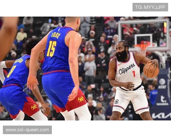 莱昂纳德携手哈登率快船主场迎战开拓者，冲击三连胜