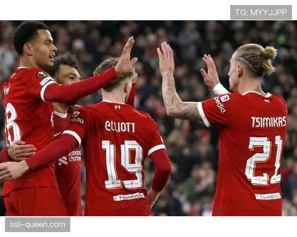 终场哨响，热刺球员低头离场，光明球场客队球迷狂欢